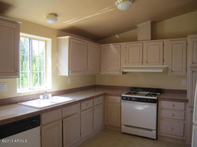 655 Sharon Road Chino Valley, AZ 86323 - Photo 12 of 25 023-269373-kitchen 2
