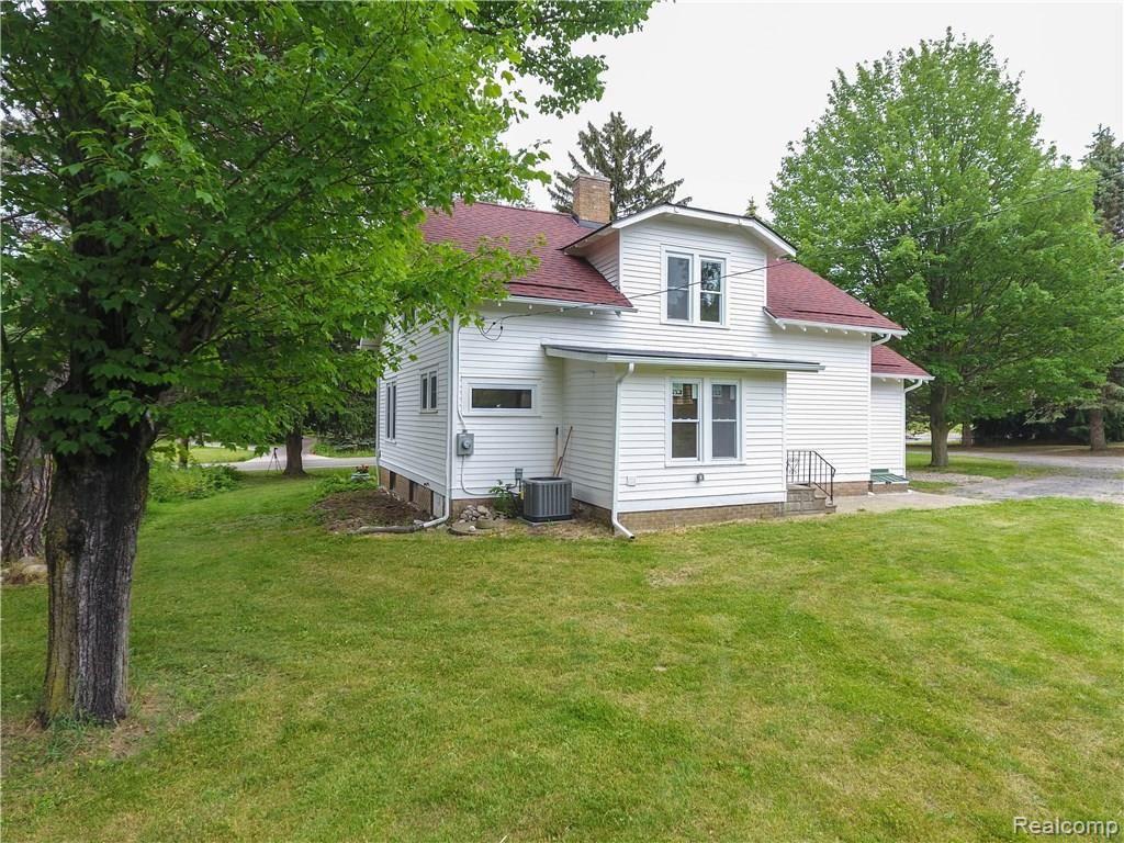1030 Baldwin Road Lapeer, MI 48446 - Photo 6 of 34 1030 Baldwin-106.jpg