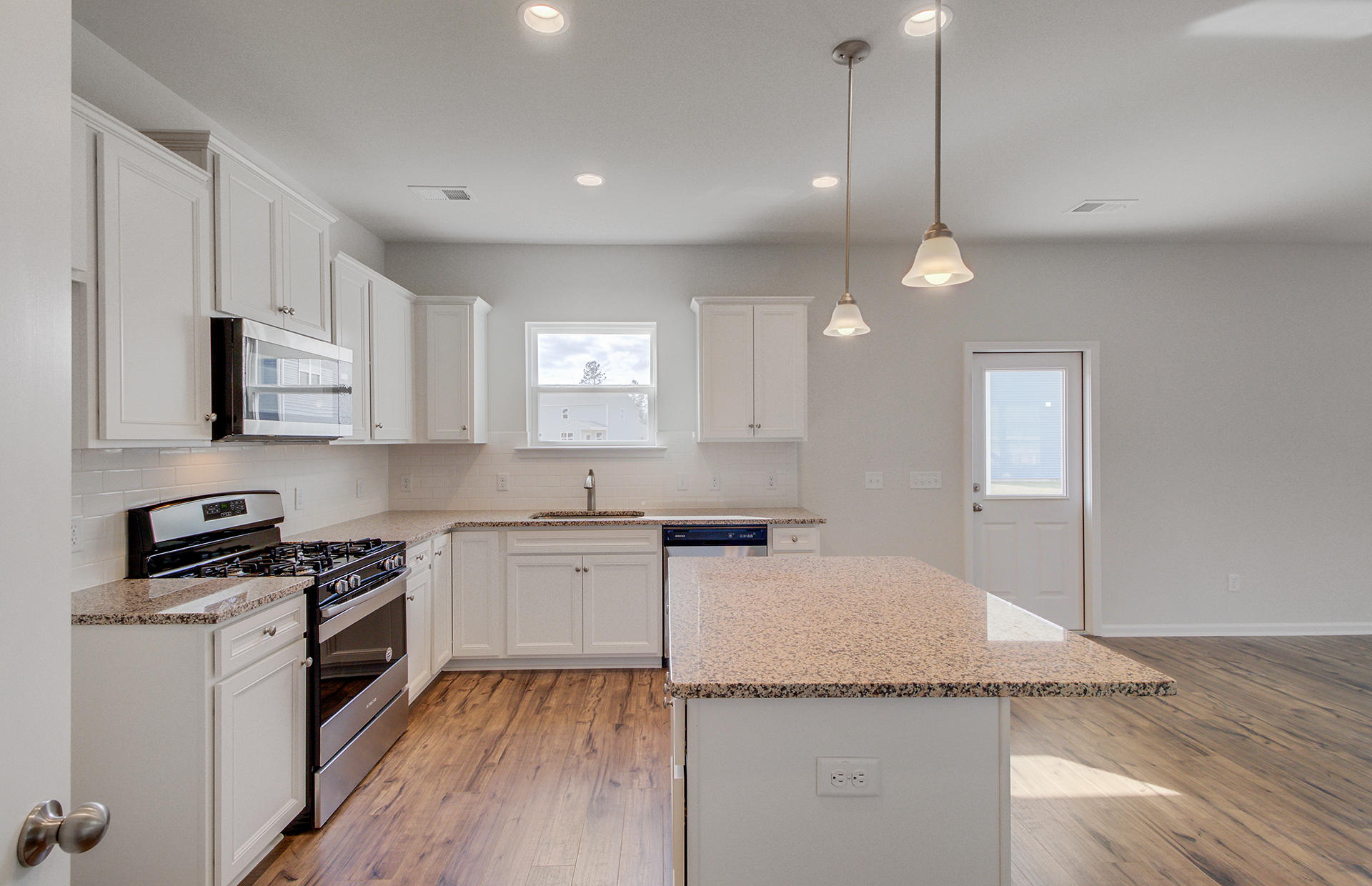 163 Hayworth Road Summerville, SC 29486 - Photo 20 of 39 Kitchen