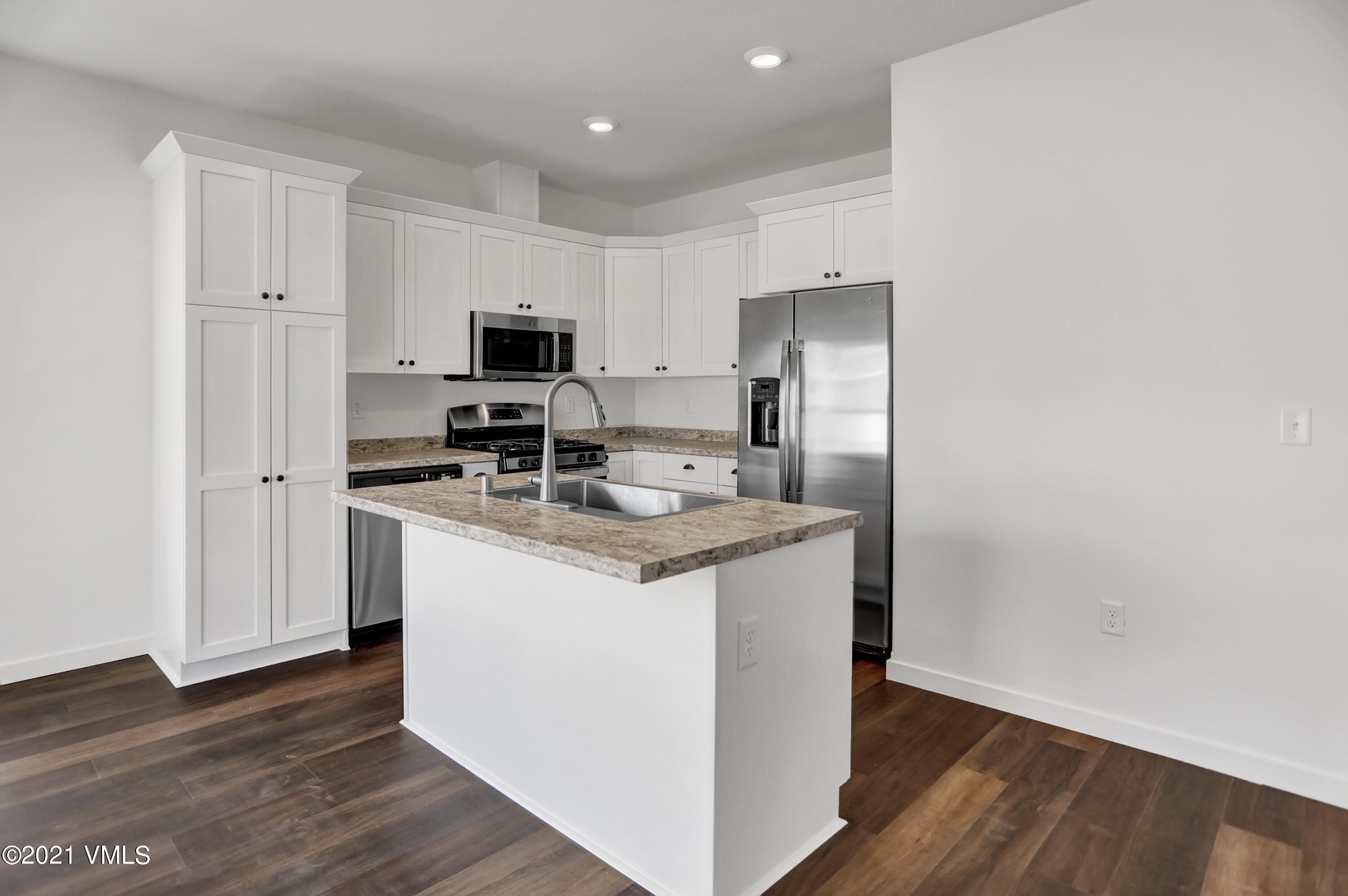 274 Bowie Road Gypsum, CO 81637 - Photo 10 of 45 Kitchen(1)