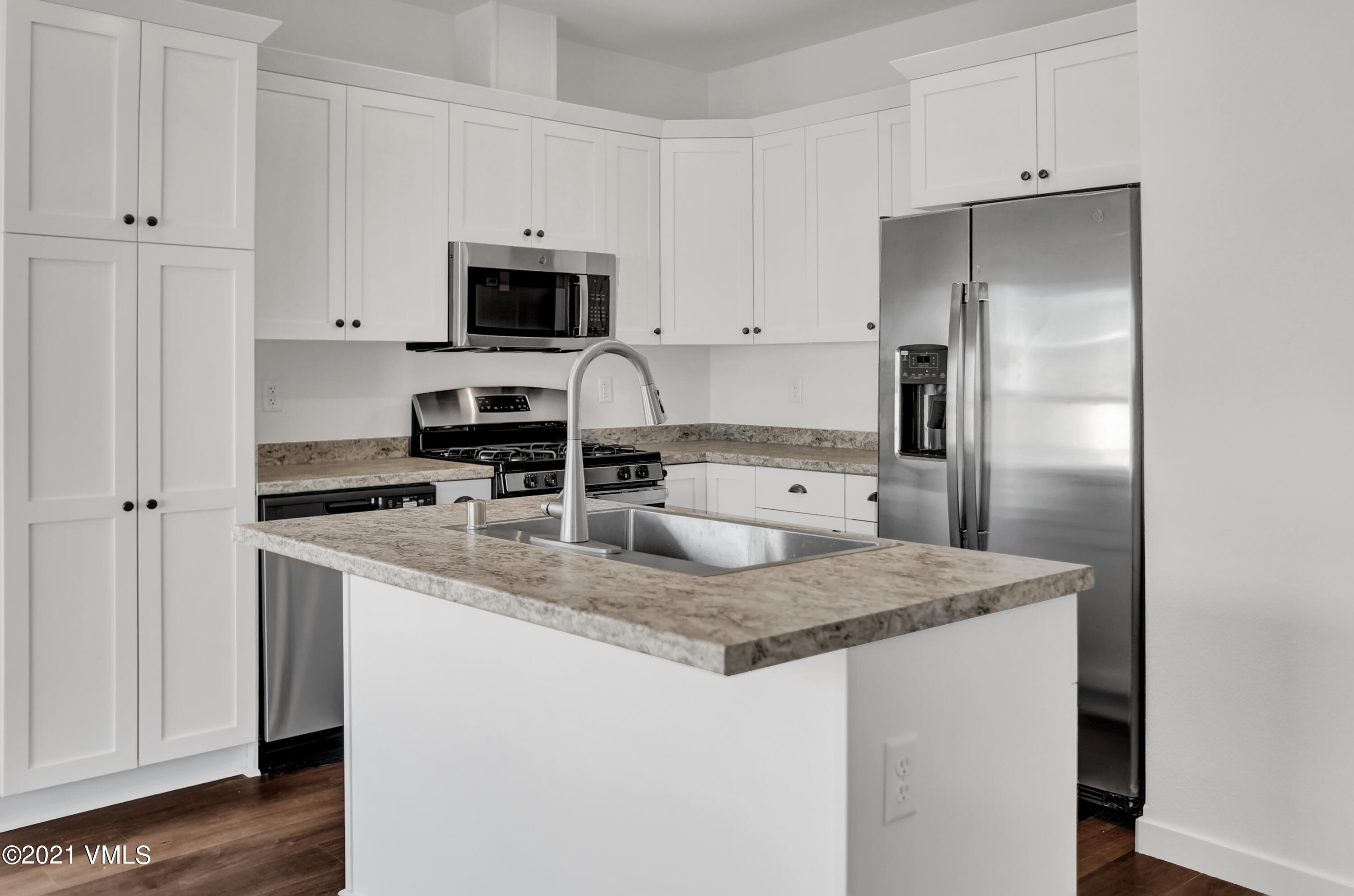 274 Bowie Road Gypsum, CO 81637 - Photo 12 of 45 Kitchen(3)