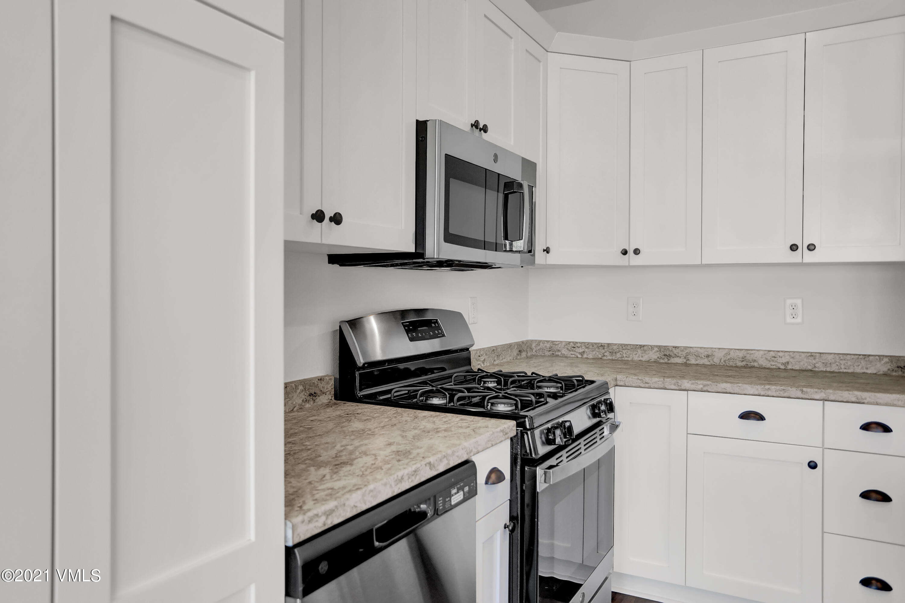 274 Bowie Road Gypsum, CO 81637 - Photo 13 of 45 Kitchen(4)