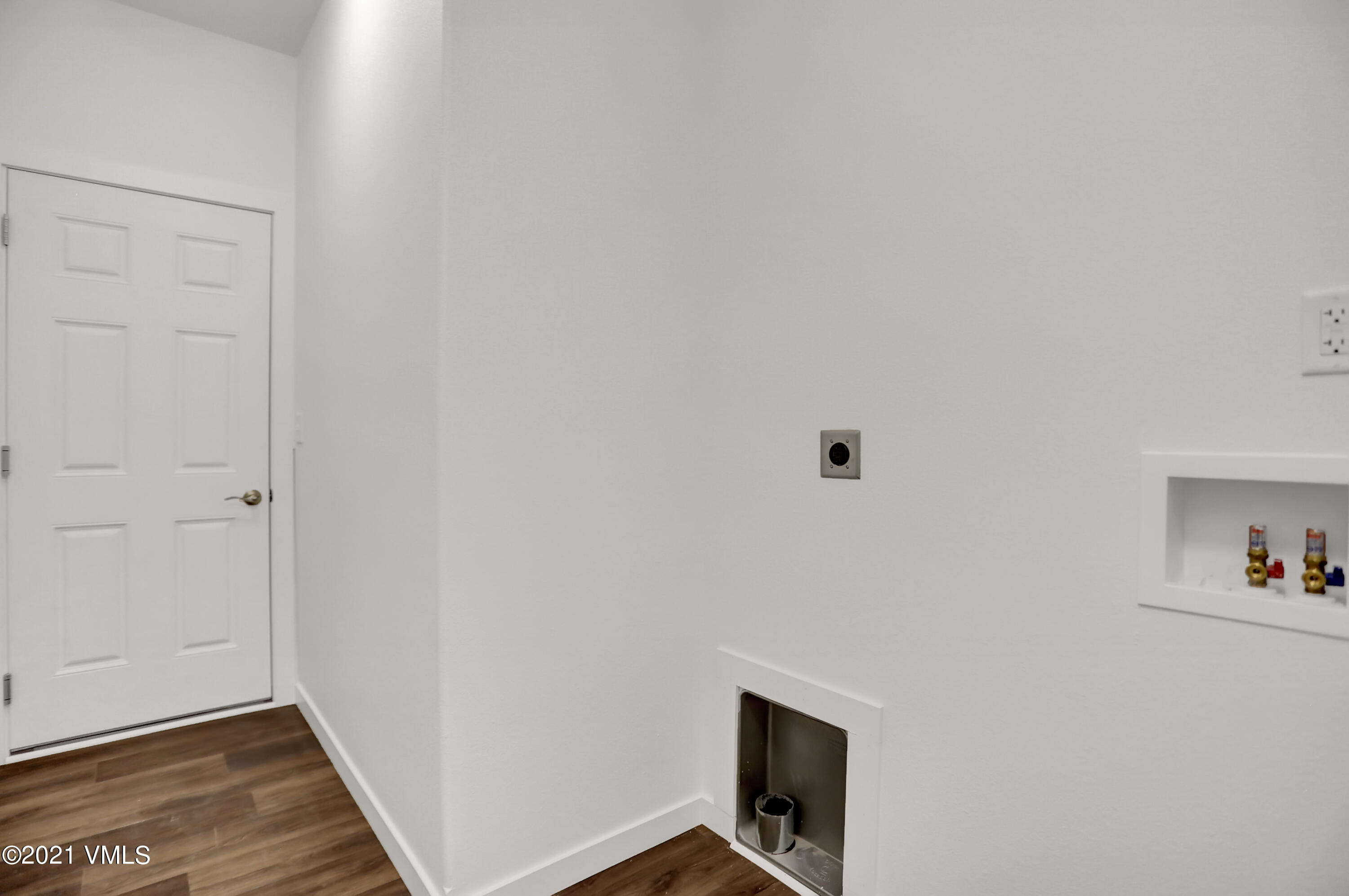 274 Bowie Road Gypsum, CO 81637 - Photo 38 of 45 Laundry /Mud Room