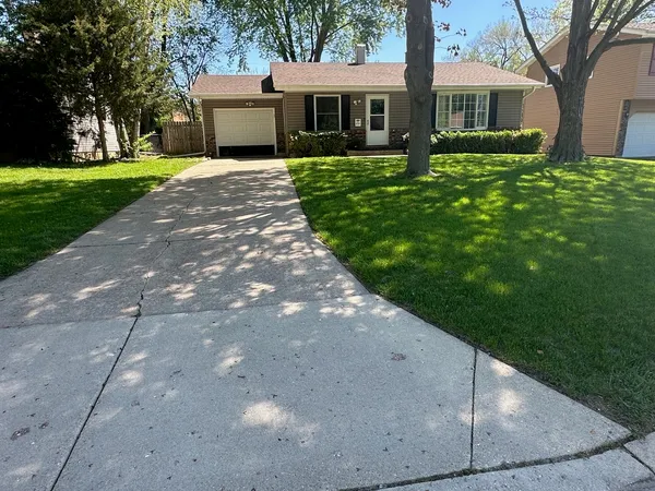 $349,900 | 201 Lilac Lane, North Aurora, IL 60542