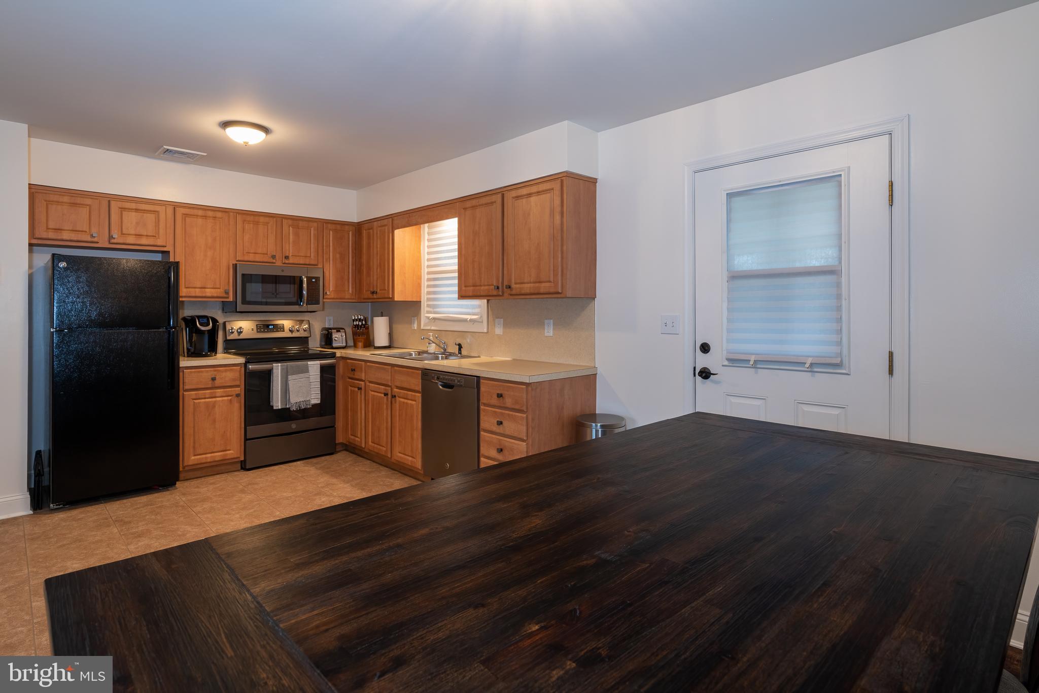 1297 Ridge Avenue Columbia, PA 17512 - Photo 9 of 33 Dining into Kitchen