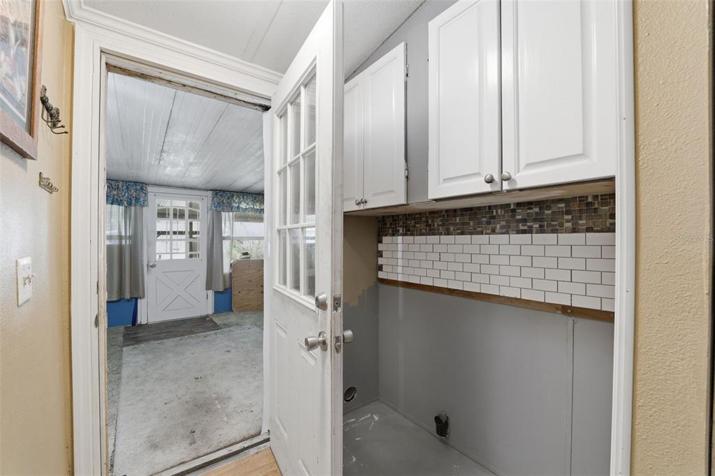 2220 Ellie Road, Unit A Auburndale, FL 33823 - Photo 19 of 41 a view of walk in closet