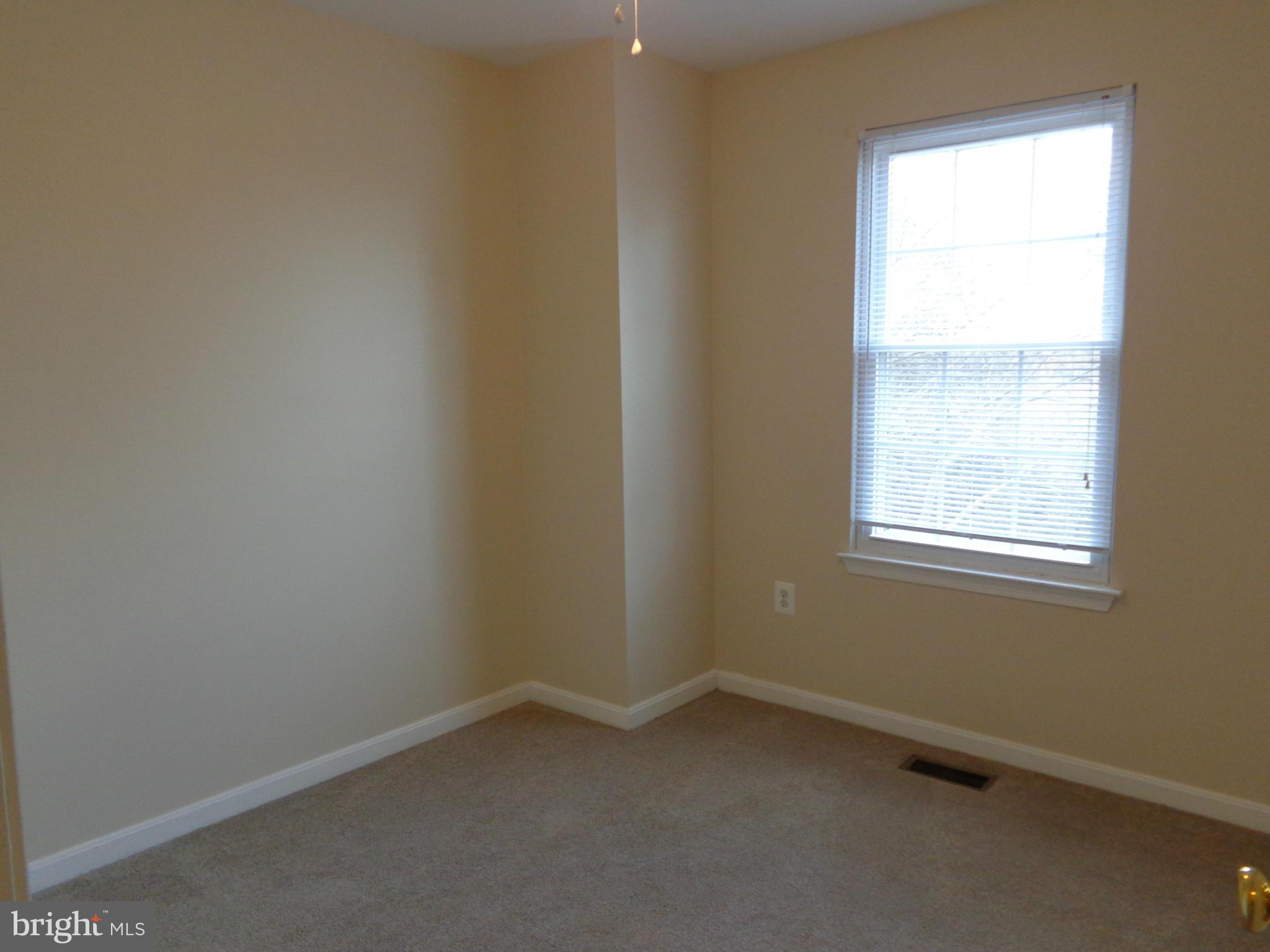 7782 Gateshead Lane Manassas, VA 20109 - Photo 13 of 17 an empty room with a window