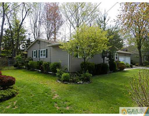 22 Lynnwood Road Edison, NJ 08820 - Photo 3 of 19 a view of a yard in front of house