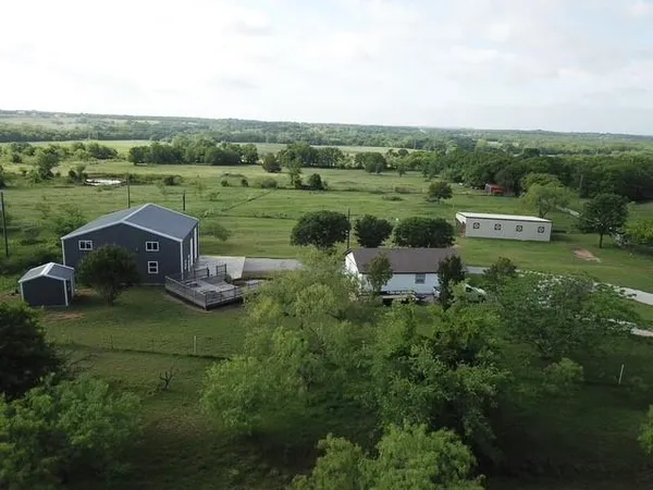 $599,999 | 825 County Road 3655, Paradise, TX 76073