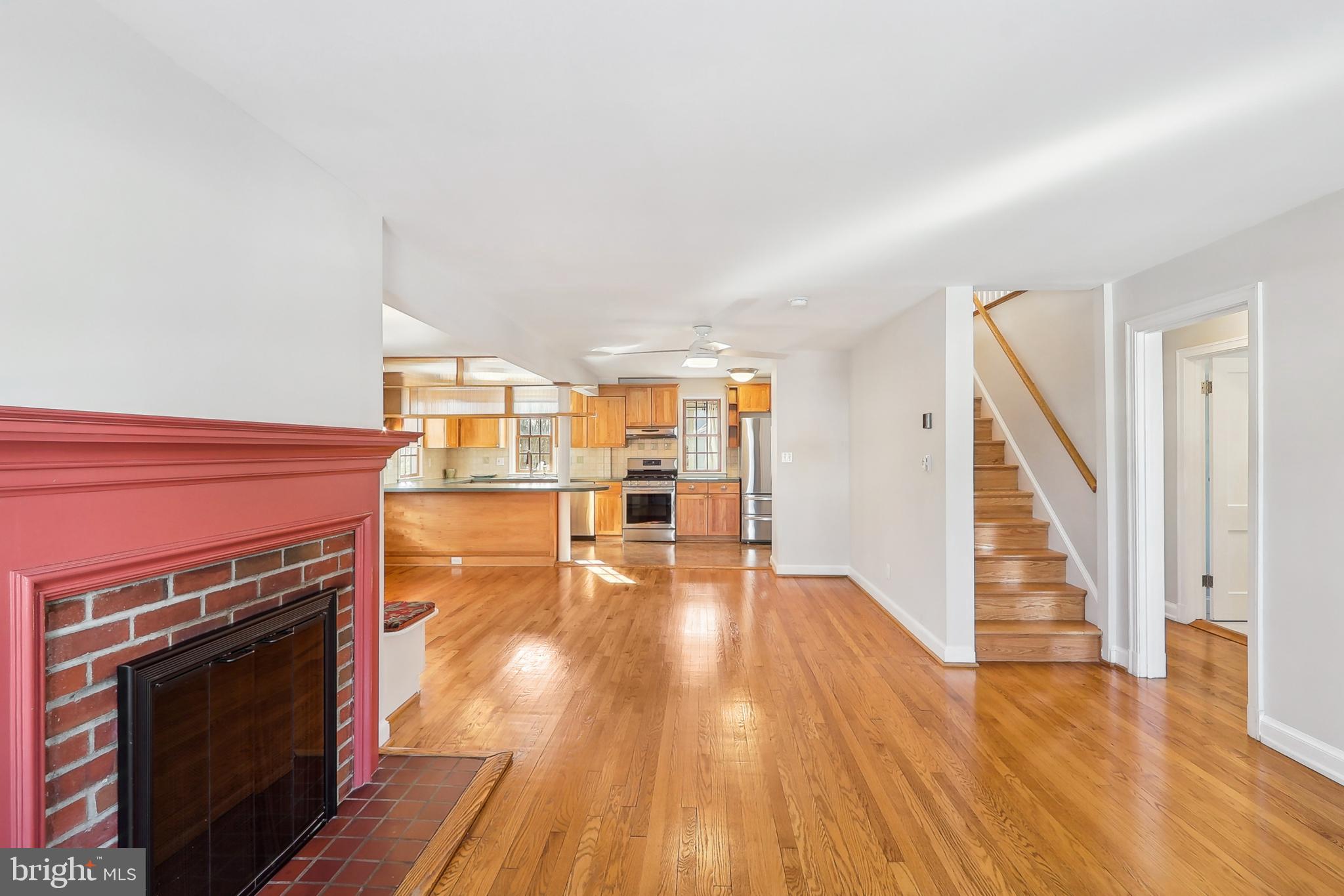 714 Chesapeake Avenue Silver Spring, MD 20910 - Photo 6 of 63 Living Room