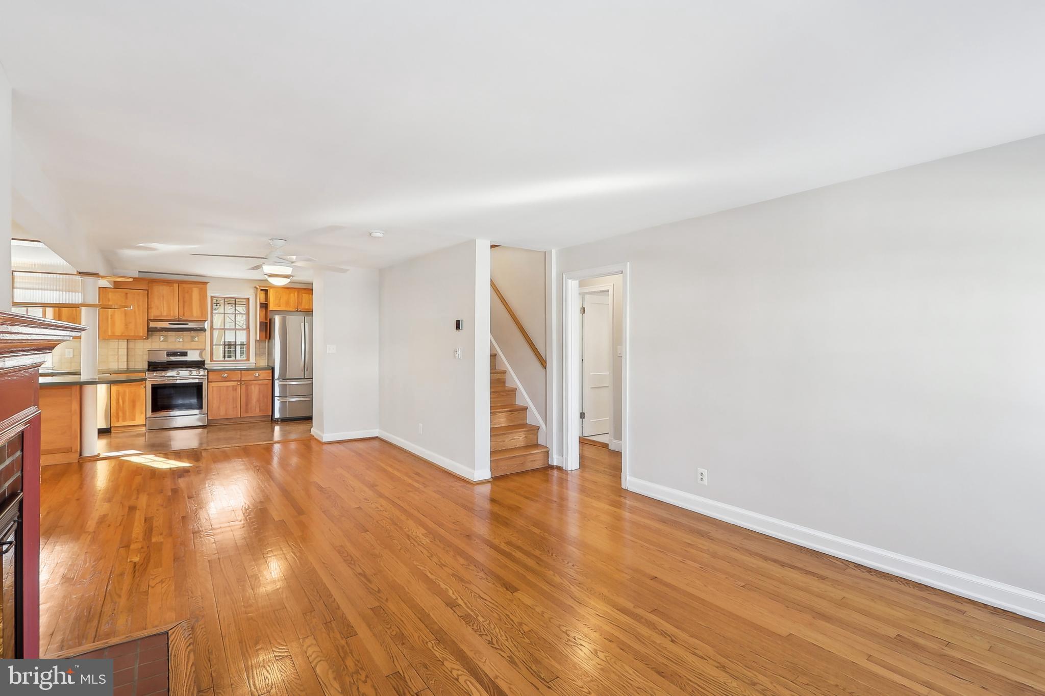 714 Chesapeake Avenue Silver Spring, MD 20910 - Photo 7 of 63 Living Room