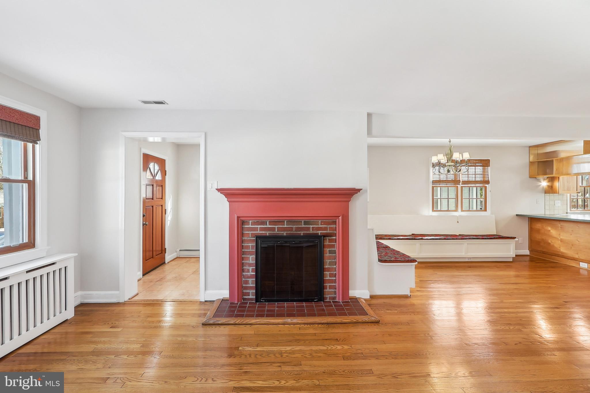 714 Chesapeake Avenue Silver Spring, MD 20910 - Photo 8 of 63 Living Room