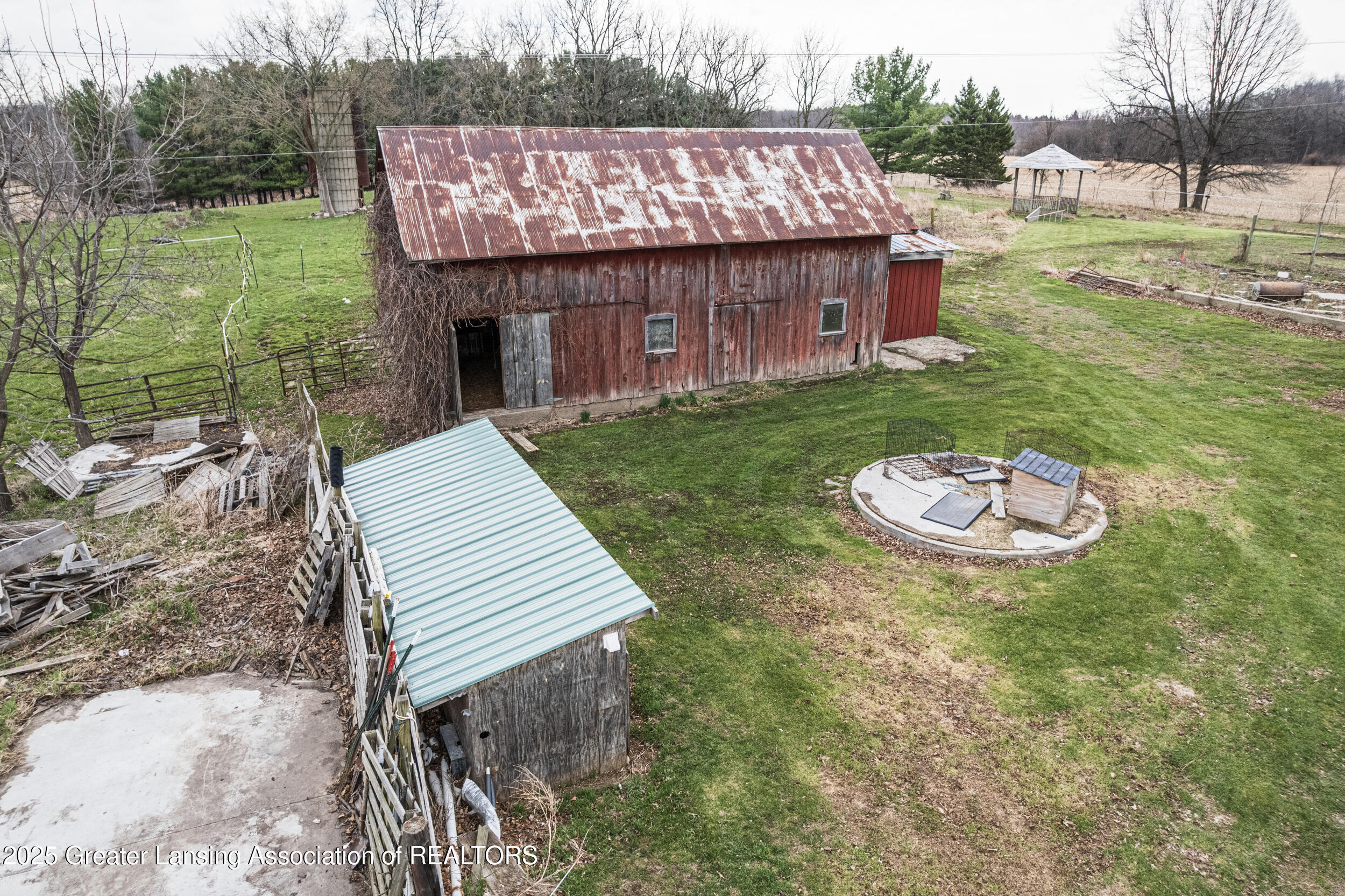 13577 Upton Road Bath, MI 48808 - Photo 38 of 43 Barn