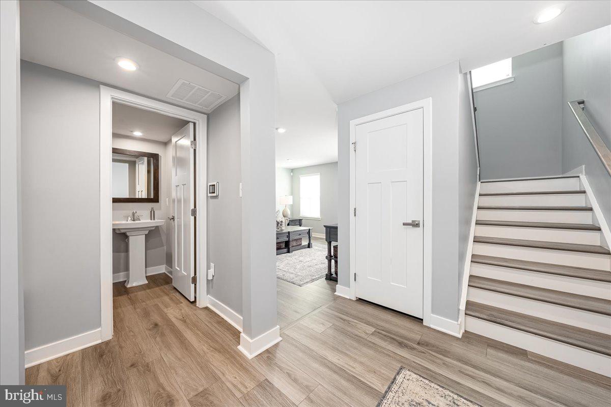 7306 Isabella Road Laurel, MD 20723 - Photo 4 of 59 Foyer