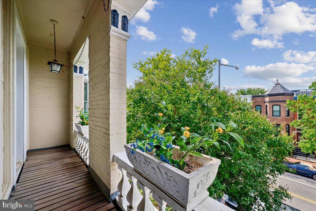 126 E Street Southeast Washington, DC 20003 - Photo 8 of 38