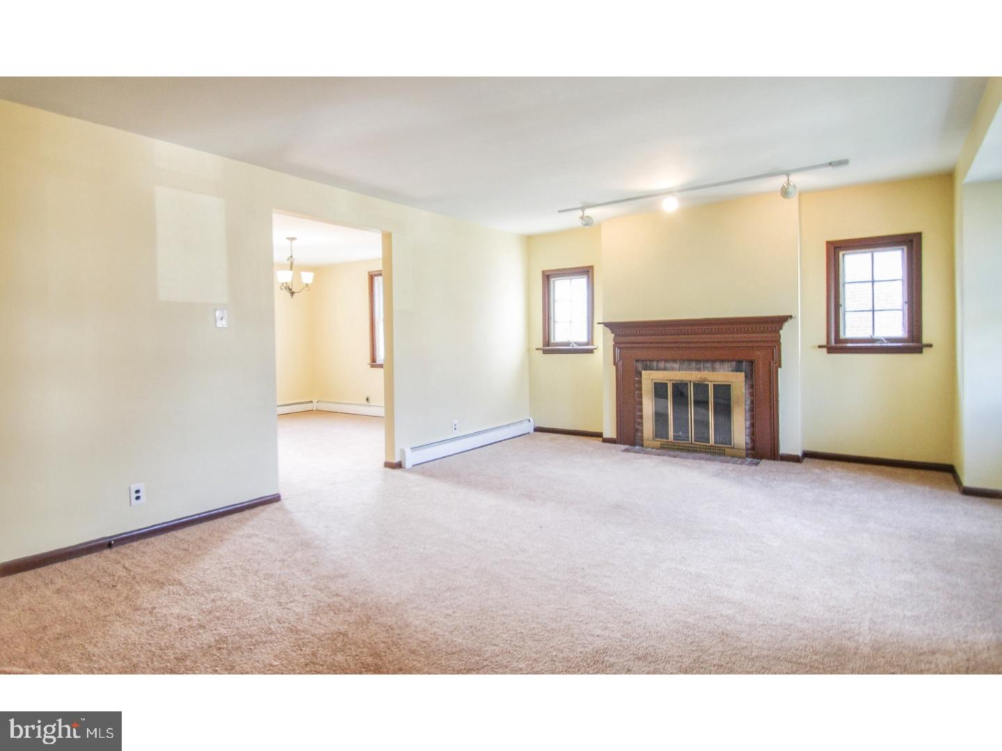 816 Pleasant Road Yeadon, PA 19050 - Photo 5 of 25 Living Room
