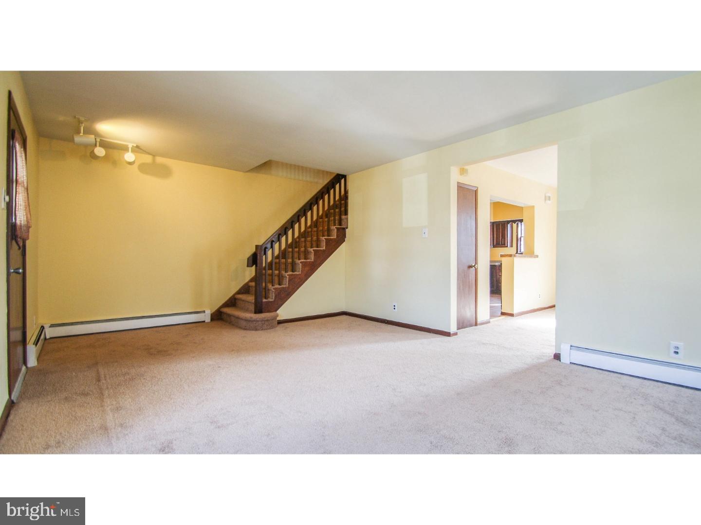 816 Pleasant Road Yeadon, PA 19050 - Photo 6 of 25 Living Room