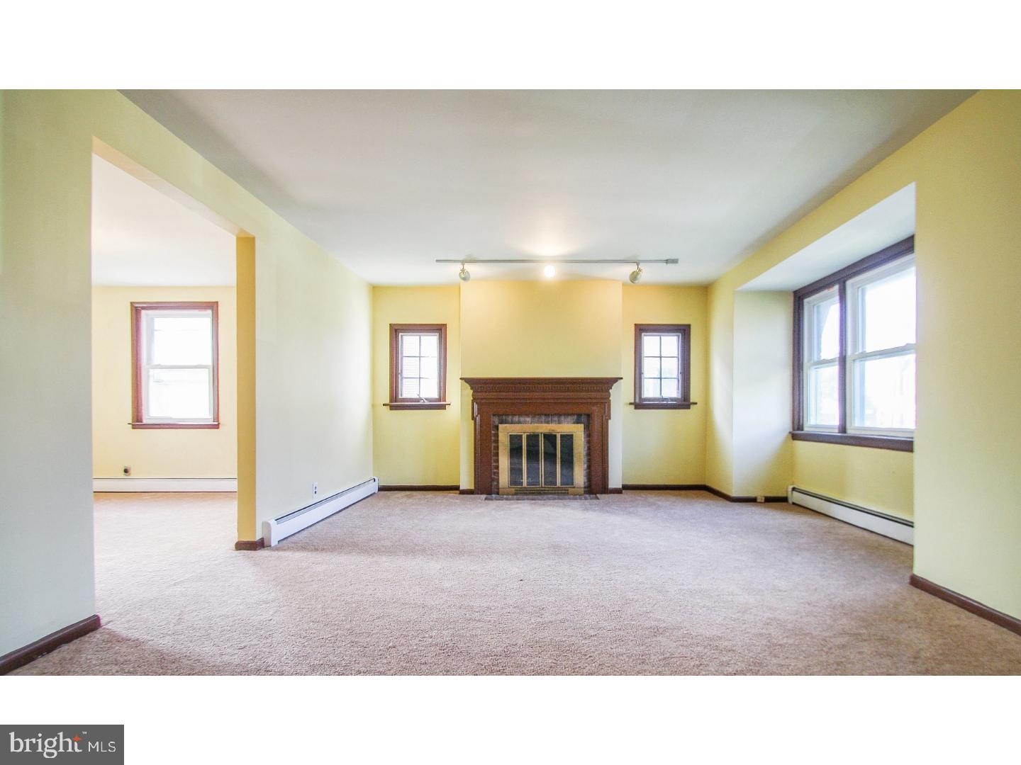816 Pleasant Road Yeadon, PA 19050 - Photo 7 of 25 Living Room