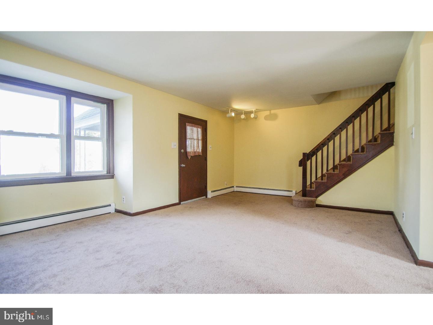 816 Pleasant Road Yeadon, PA 19050 - Photo 8 of 25 Living Room