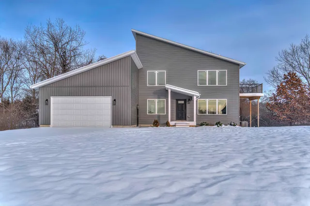 $539,000 | 6835 South Price Lake Drive, Jackson, MI 49201