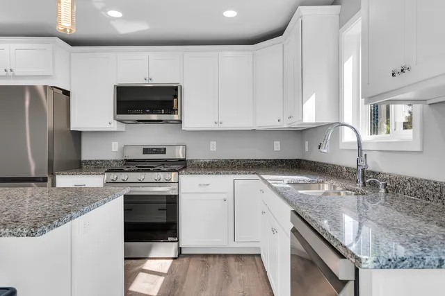 $539,000 | 6835 South Price Lake Drive, Jackson, MI 49201