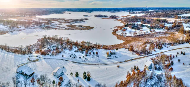 $539,000 | 6835 South Price Lake Drive, Jackson, MI 49201