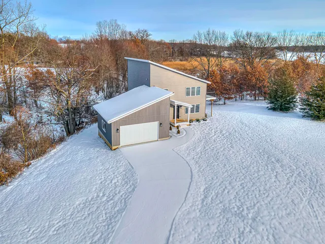 $539,000 | 6835 South Price Lake Drive, Jackson, MI 49201