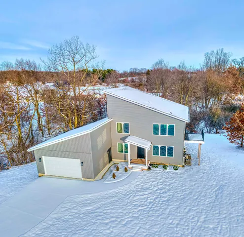 $539,000 | 6835 South Price Lake Drive, Jackson, MI 49201