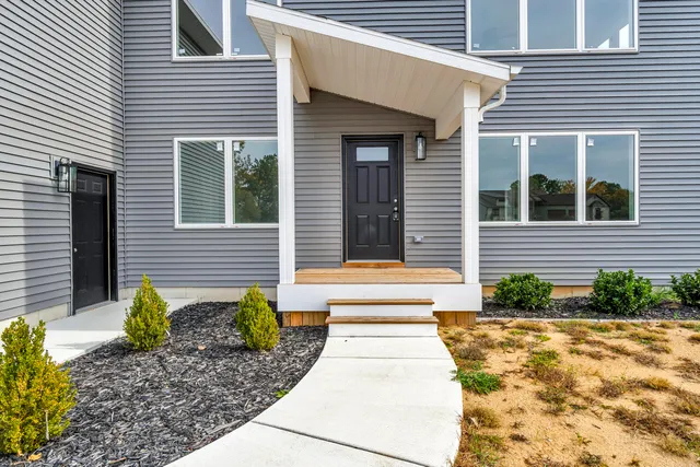 $539,000 | 6835 South Price Lake Drive, Jackson, MI 49201