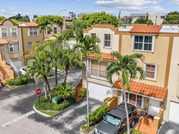$3,300 | 390 Northwest 86th Place, Unit 201, Miami, FL 33126