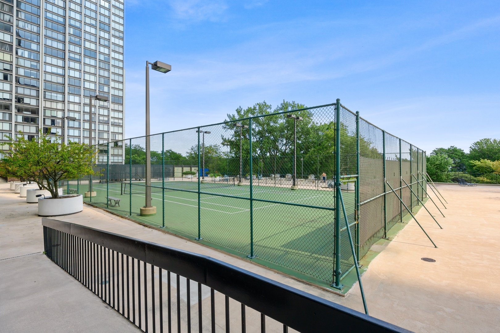 5445 North Sheridan Road, Unit 1212 Chicago, IL 60640 - Photo 13 of 14 a view of a balcony and yard