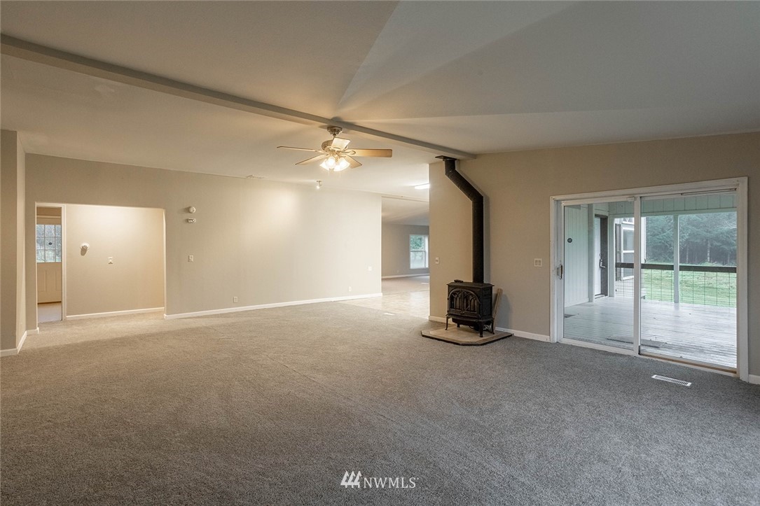 9223 Kendall Road Sumas, WA 98295 - Photo 8 of 31 a view of a room with gym equipment