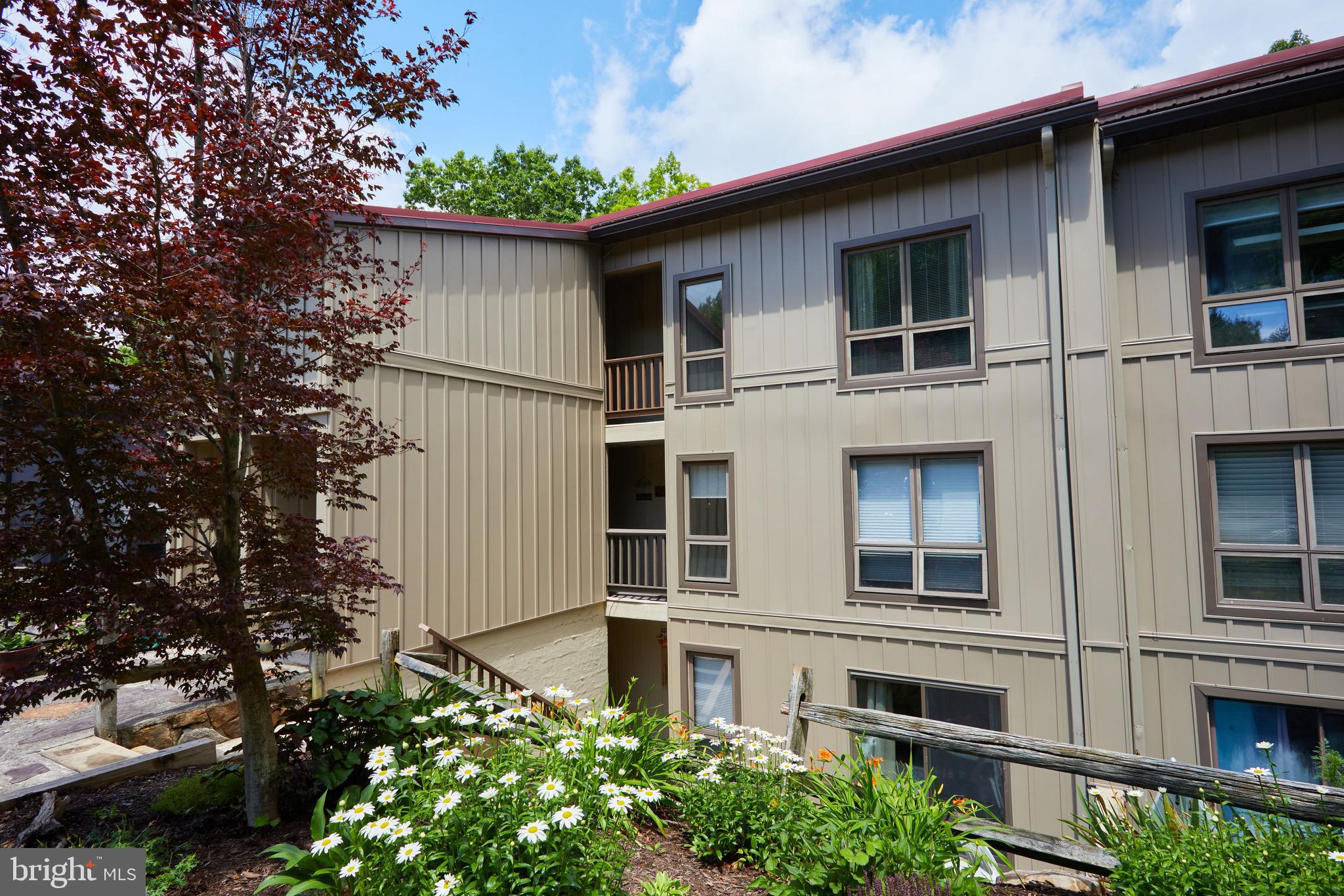 193 Red Run Road, Unit 1B3 Oakland, MD 21550 - Photo 4 of 57 Third floor unit, with loft and cathedral ceilings