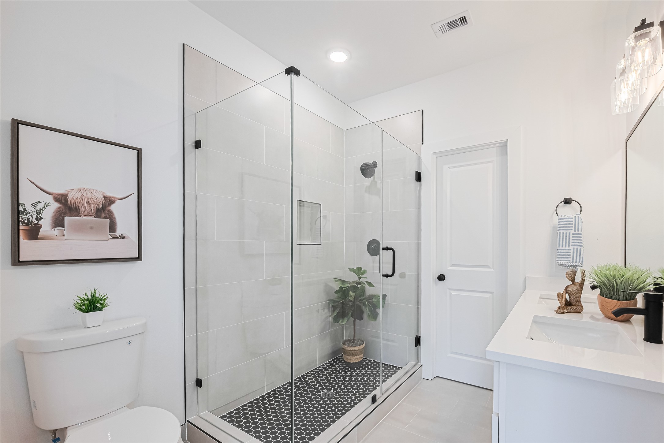 9437 Pembrook Street Houston, TX 77016 - Photo 15 of 25 a bathroom with a sink a toilet and shower