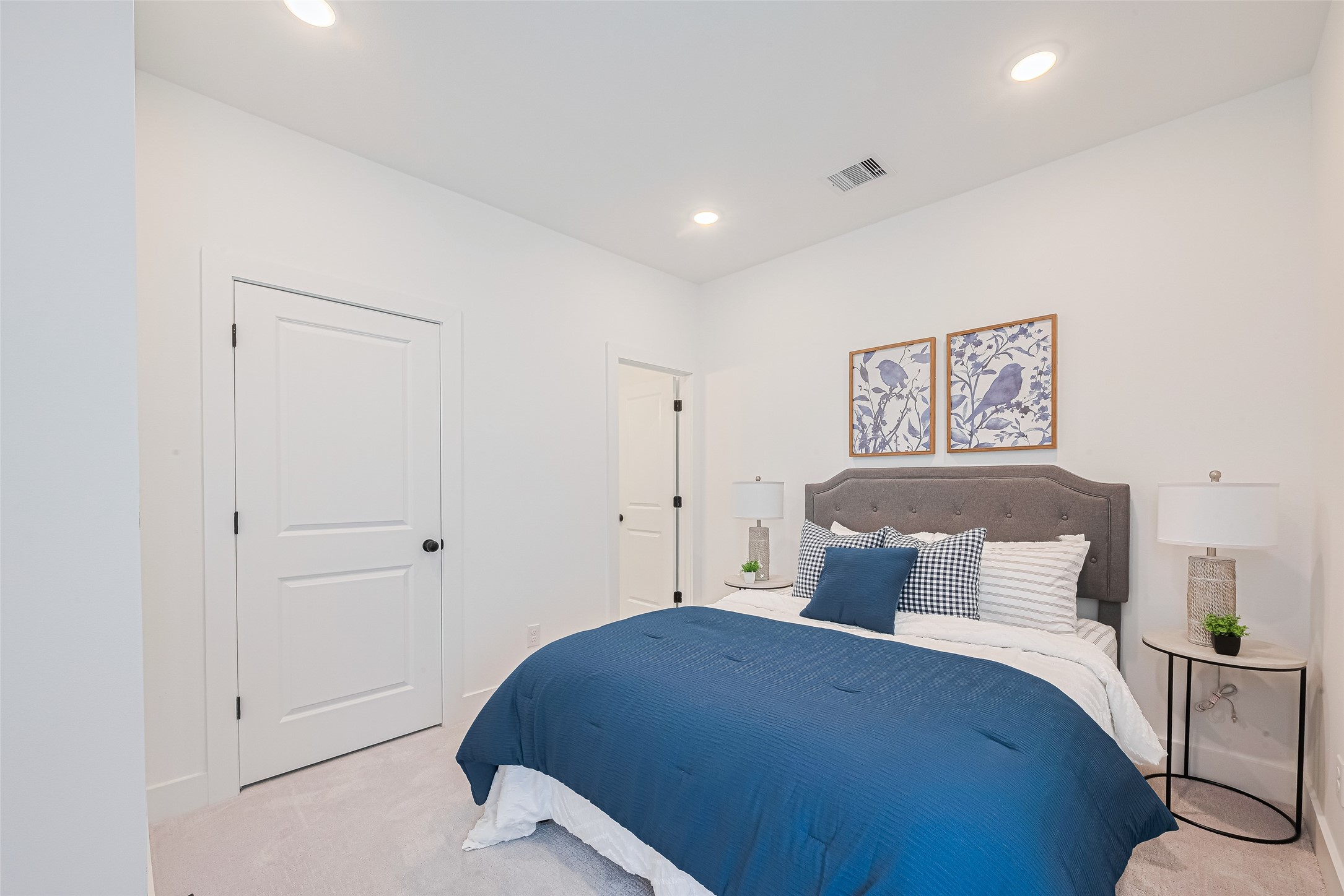 9437 Pembrook Street Houston, TX 77016 - Photo 17 of 25 a bedroom with a bed and a painting
