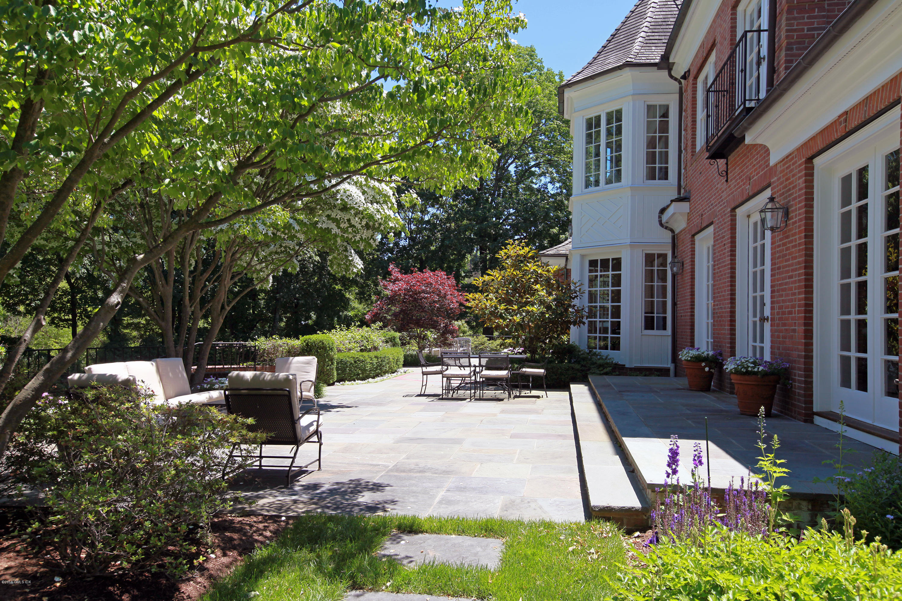 526 North Street Greenwich, CT 06830 - Photo 6 of 40 a view of an outdoor sitting area with patio