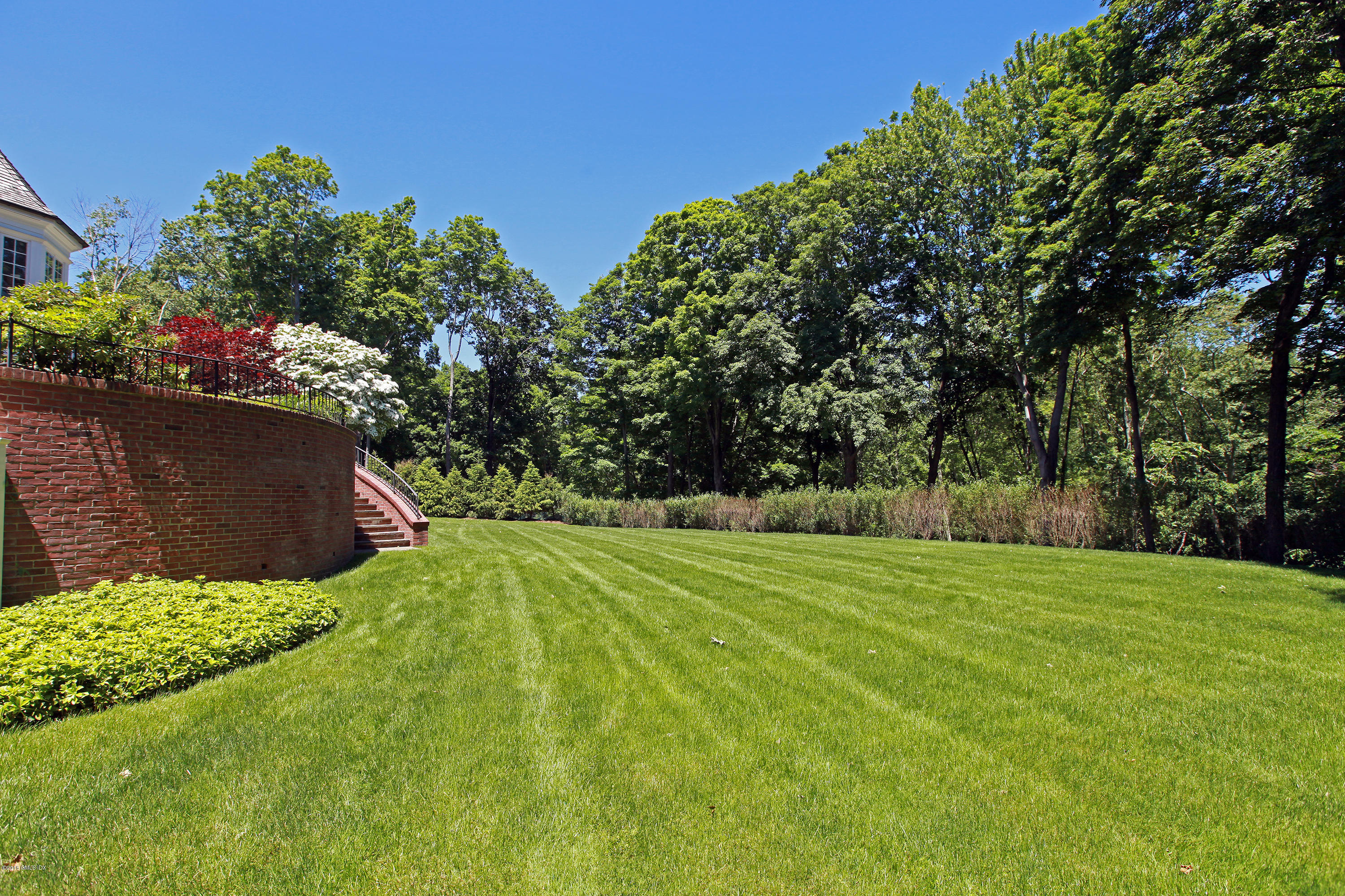 526 North Street Greenwich, CT 06830 - Photo 8 of 40