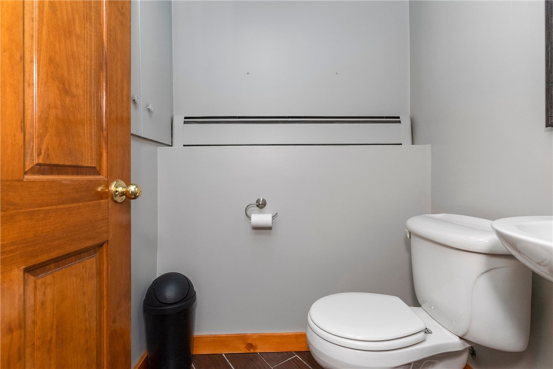 6 Hade Court Warwick, RI 02889 - Photo 39 of 50 hair salon bath
