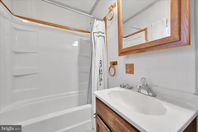 a view of a white house