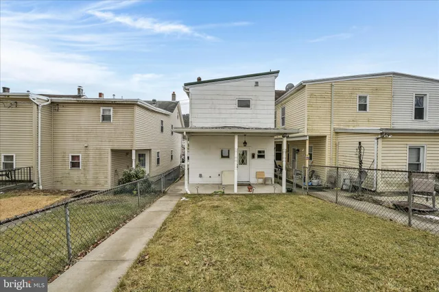 a house view with a outdoor space
