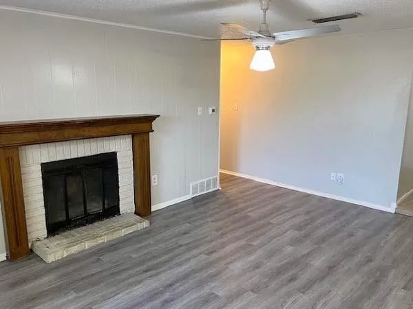 $1,800 | 806 Phillips Drive, Ennis, TX 75119