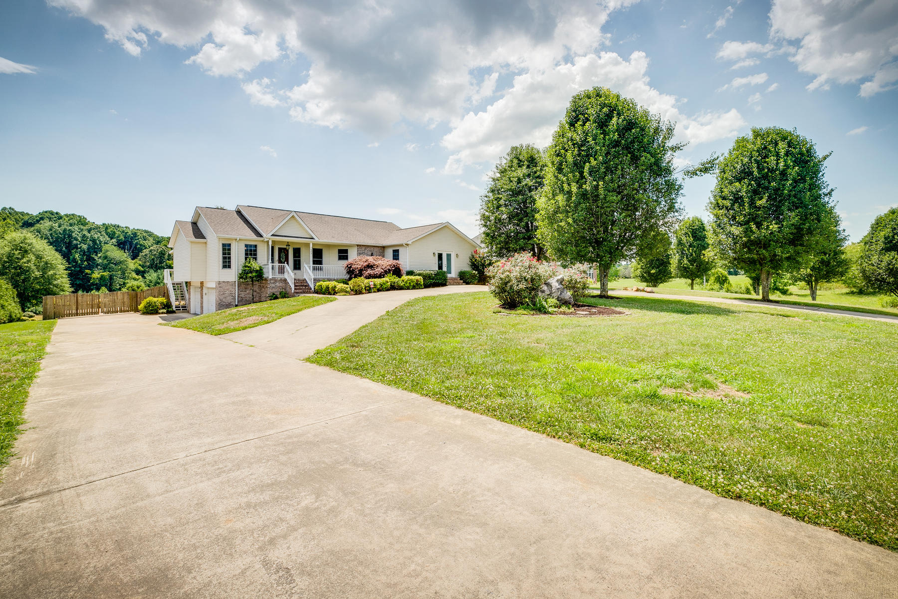649 Allison Road Piney Flats, TN 37686 - Photo 2 of 48 002