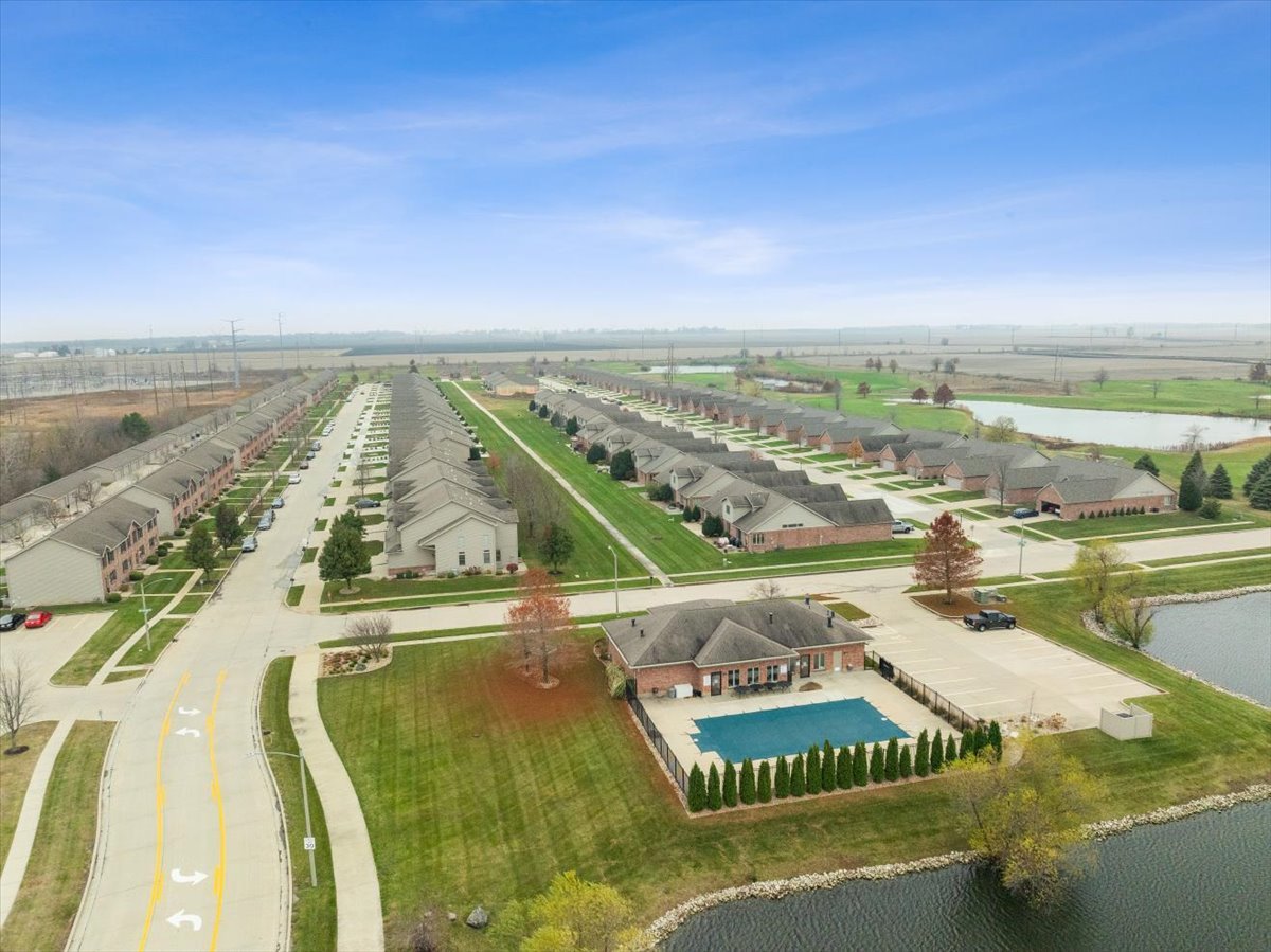 1911 Glenbridge Road Bloomington, IL 61704 - Photo 29 of 36 a view of a city with an ocean view