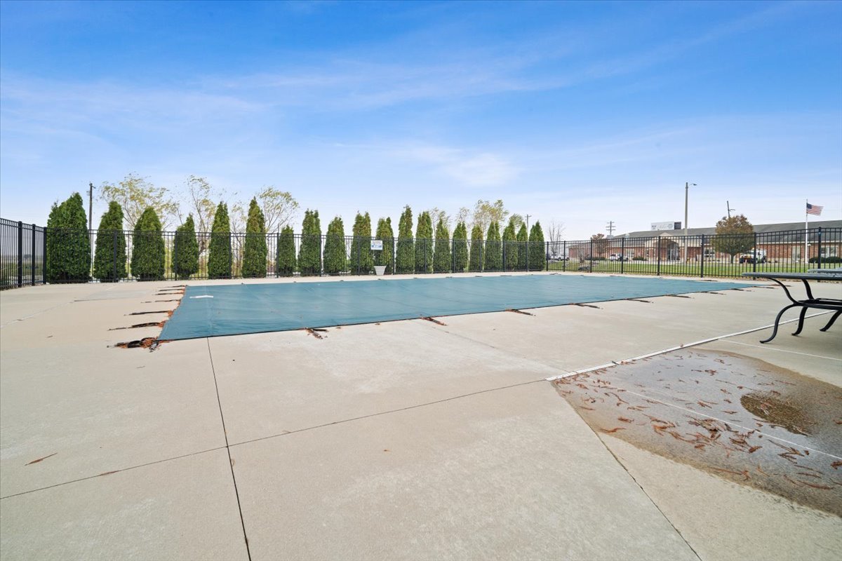 1911 Glenbridge Road Bloomington, IL 61704 - Photo 31 of 36 a view of outdoor space with city view