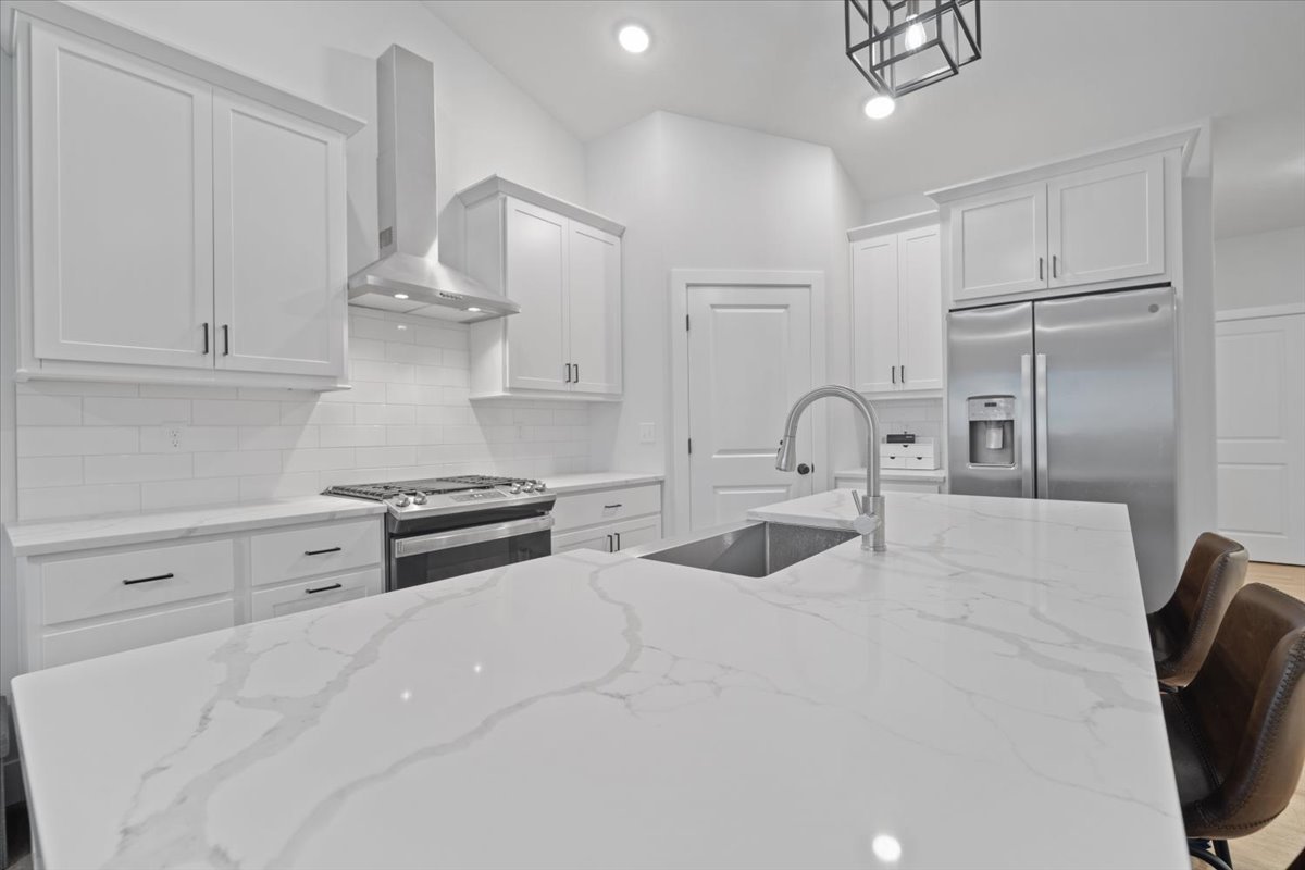 1911 Glenbridge Road Bloomington, IL 61704 - Photo 8 of 36 a kitchen with stainless steel appliances a refrigerator sink and cabinets