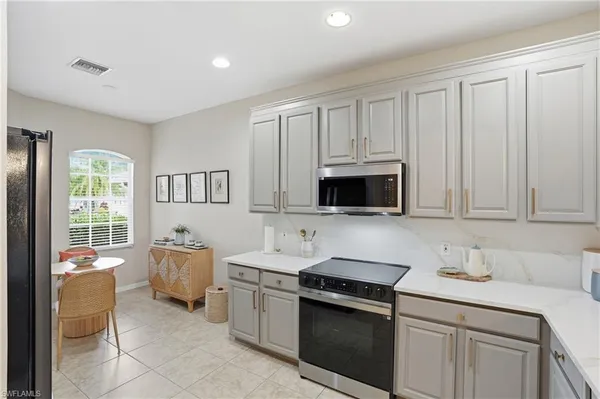 $469,000 | 14282 Manchester Drive, Naples, FL 34114