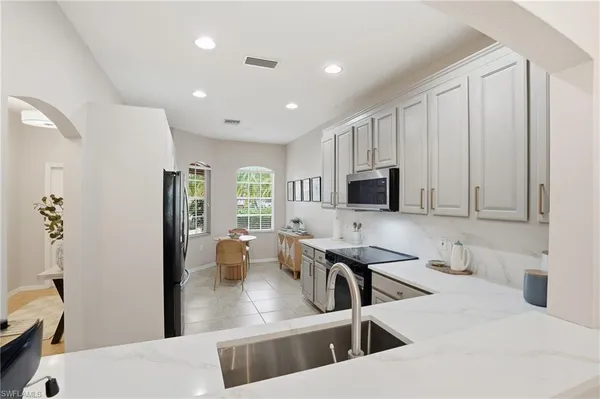 $469,000 | 14282 Manchester Drive, Naples, FL 34114