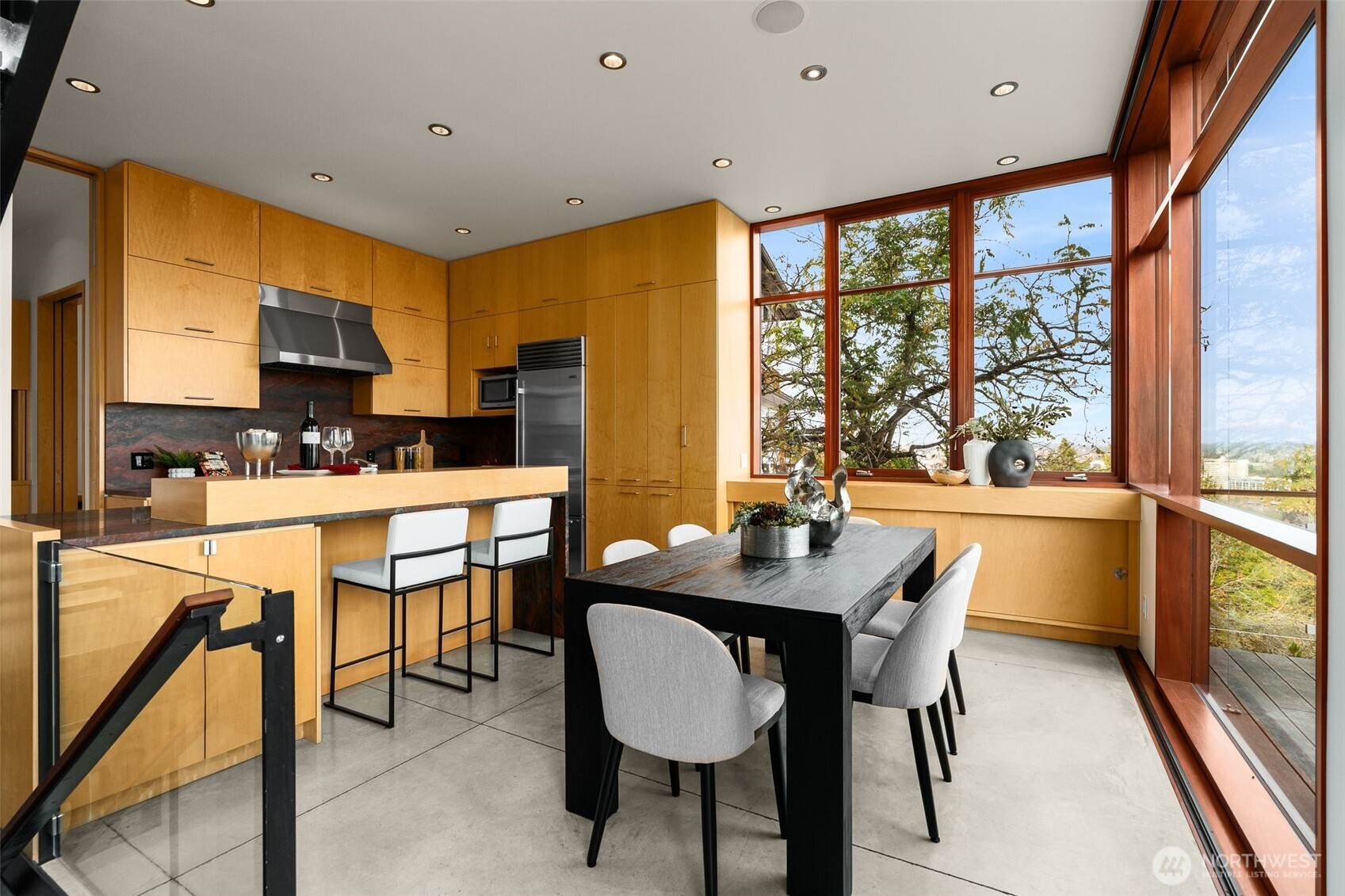 1527 East Howe Street Seattle, WA 98112 - Photo 12 of 40