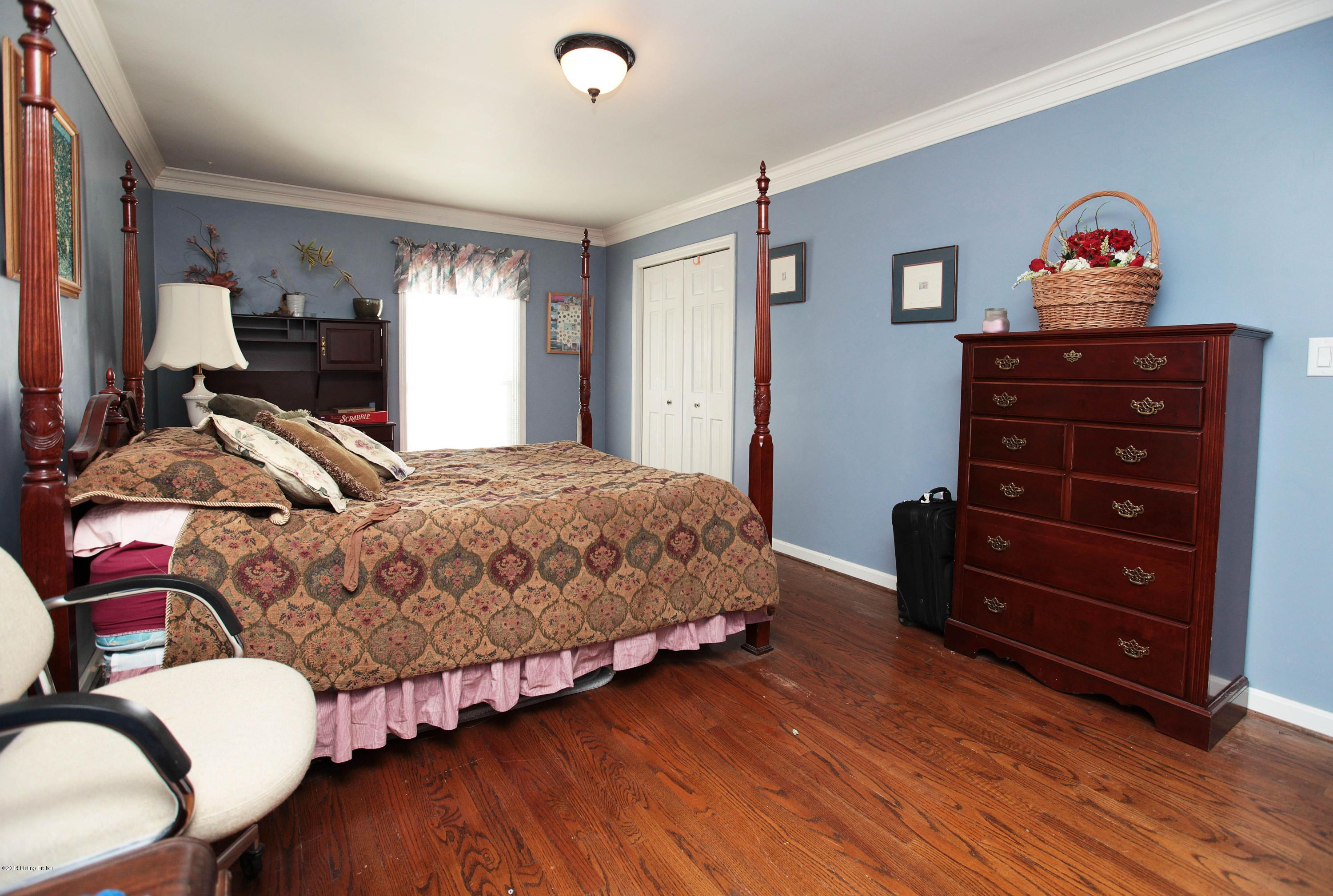 4 Lincoln Run Road Louisville, KY 40245 - Photo 25 of 36 This view of the third bedroom shows how spacious it truly is, complete with its walk-in closet.