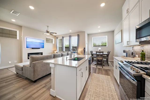 $2,135 | 8851 Oakland Road, Unit 18, San Antonio, TX 78240